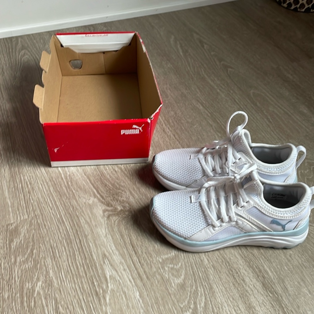 Women’s puma sneakers